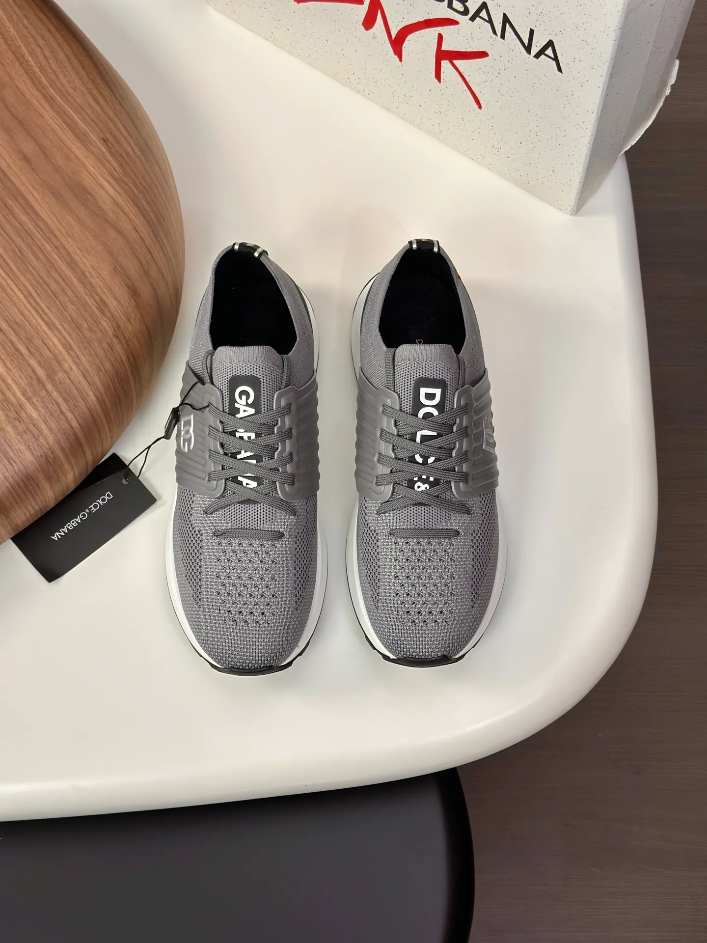 💰720••New arrivals••Dolce&Gabbana••DG✔️High-end men’s sports•casual shoes. Original goods from top counters. Original imported cowhide, multi-material splicing design ➕Imported cowhide lining, cowhide feet ➕Original TPR elastic outsole.  Size: 39-44 (38, 45 customized)